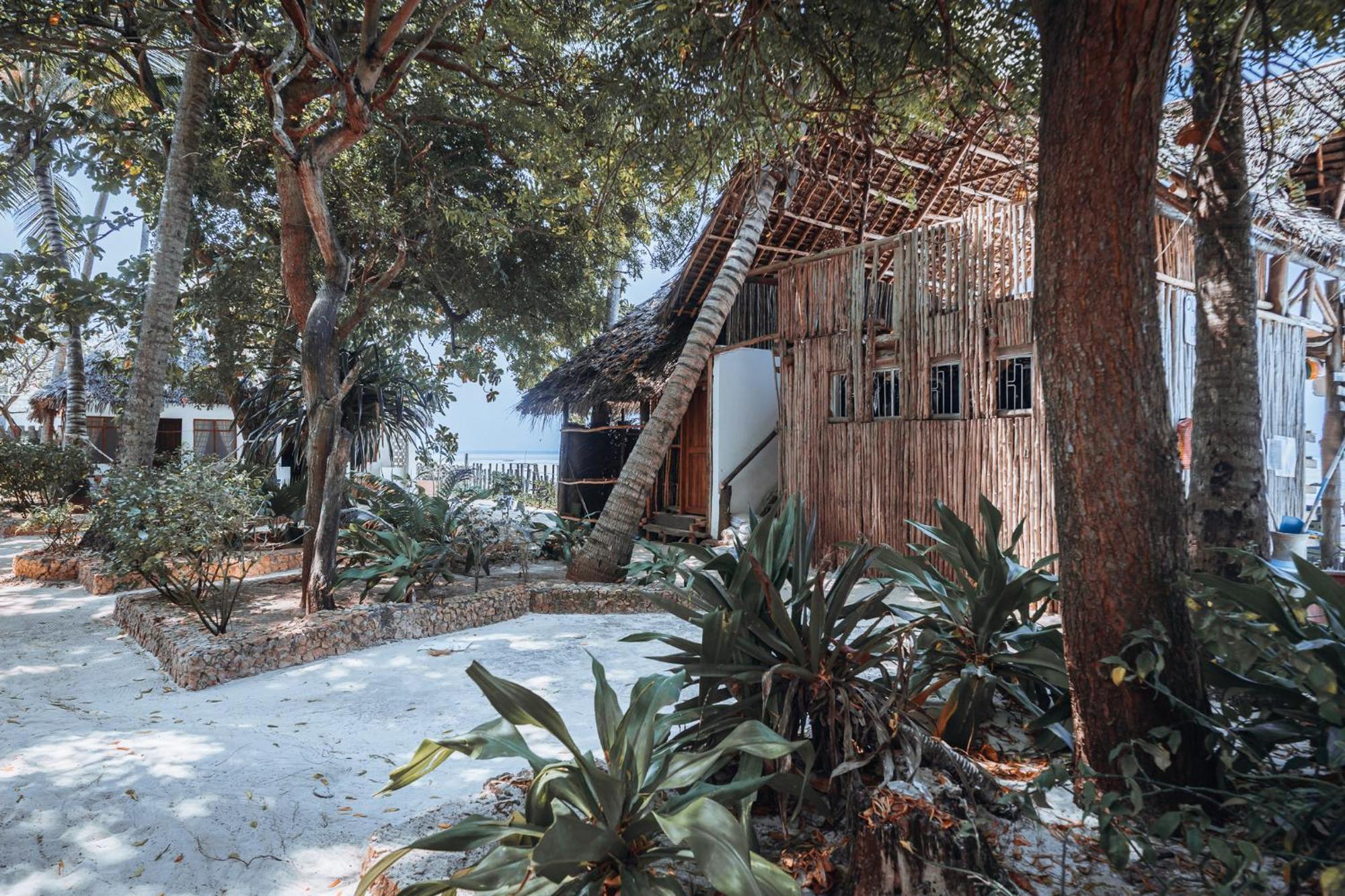 Pili Pili Beach Bungalows 江比阿 外观 照片