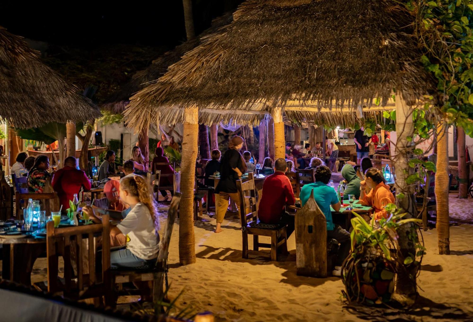 Pili Pili Beach Bungalows 江比阿 外观 照片